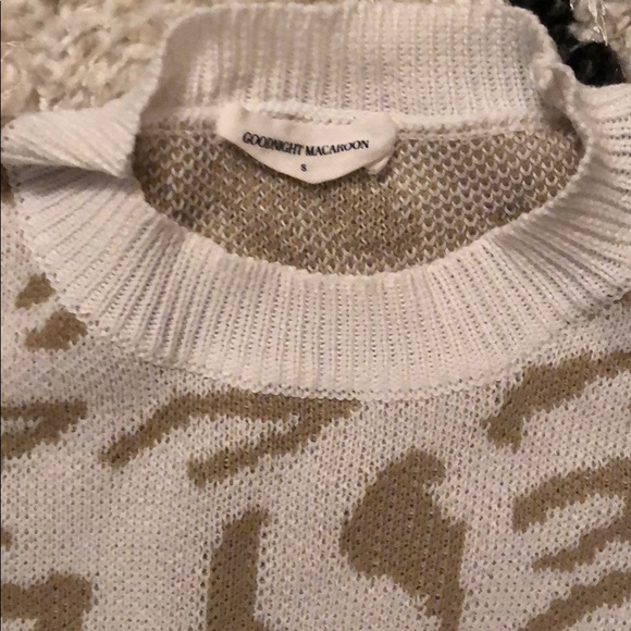 Bloggers favorite! White animal print sweater - Picture 2 of 2